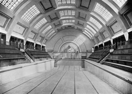 Photo:"The Marshall Street public baths and public laundry: official opening by his Worship the Mayor, Councillor Captain J F C Bennett, 17 April 1931", interior view of the baths